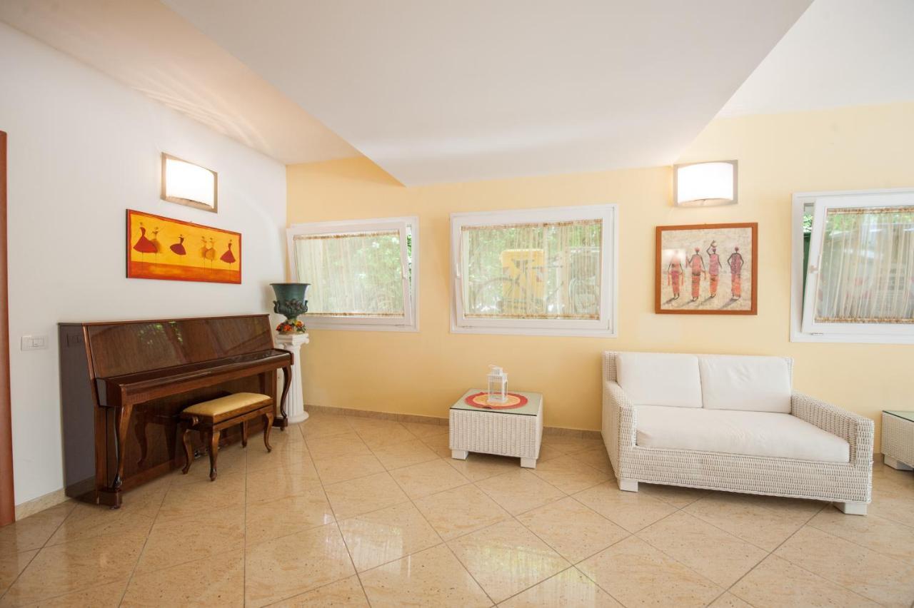 Residence Promenade Cattolica Esterno foto
