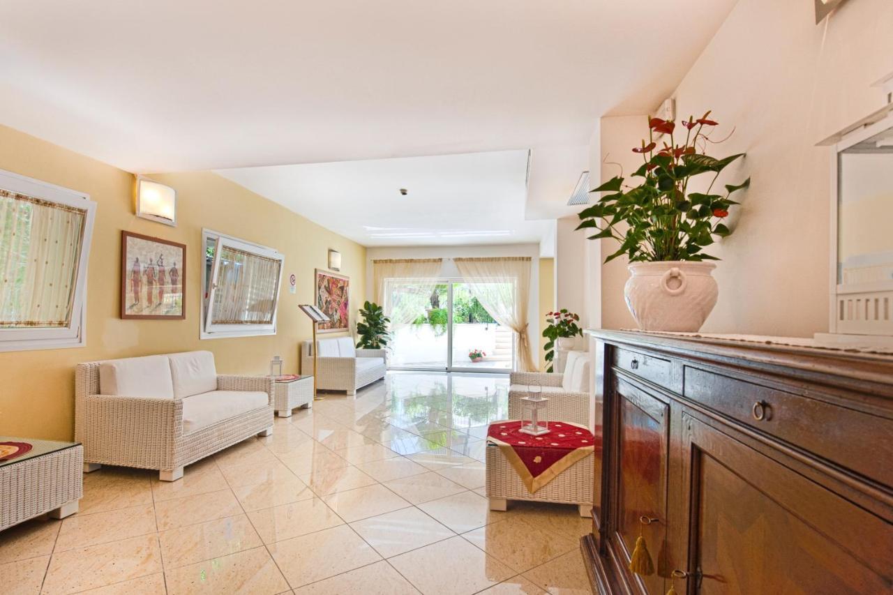 Residence Promenade Cattolica Esterno foto