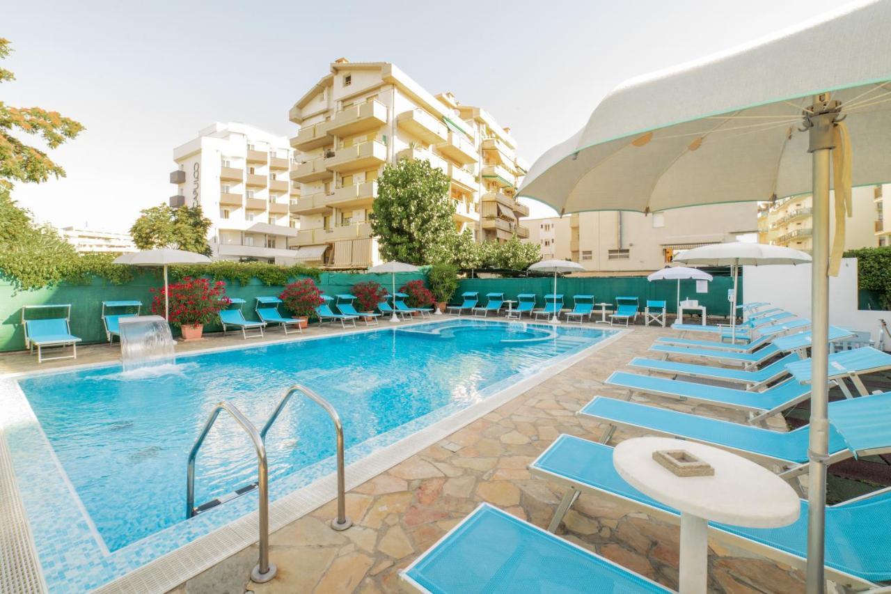 Residence Promenade Cattolica Esterno foto