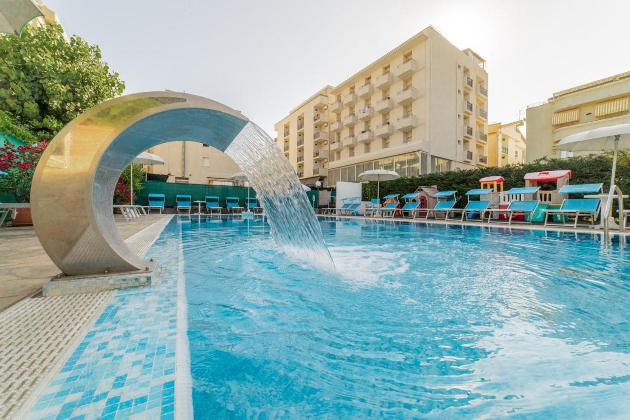 Residence Promenade Cattolica Esterno foto