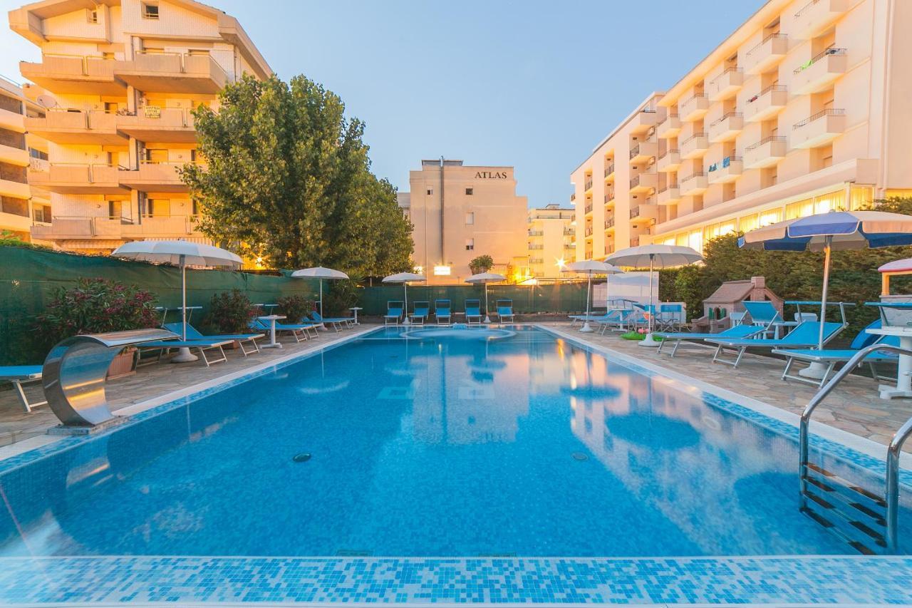 Residence Promenade Cattolica Esterno foto