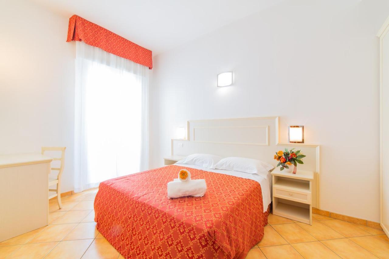 Residence Promenade Cattolica Esterno foto
